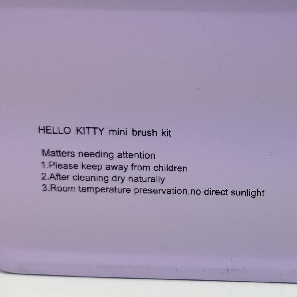 Hello Kitty Girls Brush make up set with purple tin - Picture 6 of 10
